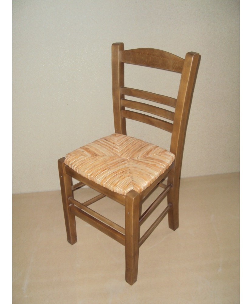 Tradycyjne drewniane krzesło Epilohias
